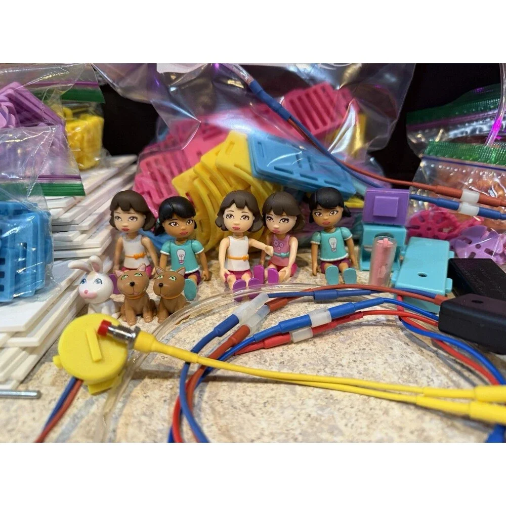 Roominate STEM Building Kit HUGE Lot 4 Motors 2 Lights 8 Figures Parts